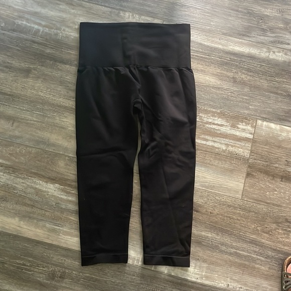 SPANX Assets Cropped Seamless Leggings Black Size Large - Picture 5 of 7